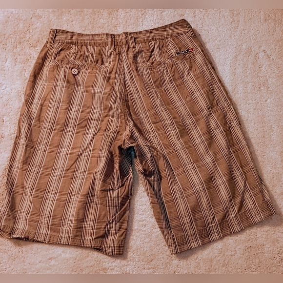 Quiksilver ~ Tan Plaid Flat Front Men’s Shorts Waist 31 - Picture 12 of 13